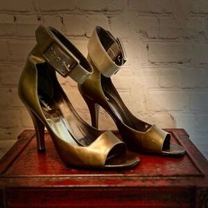 ❤️ MARCIANO Grey Pattern Leather Ankle-Strap Heels